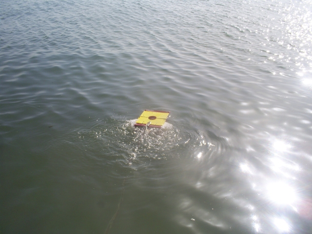 El modelo “aun sin nombre”, conocido simplemente como ROV navegando hacia lo profundo.