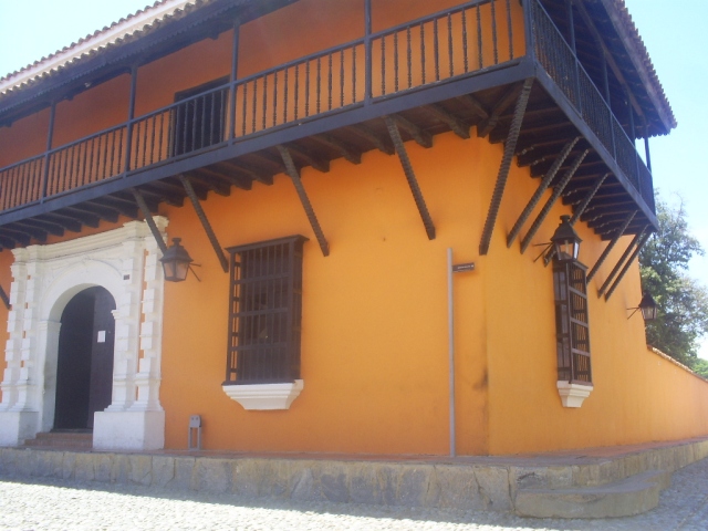 Casa del Balcón de los Arcaya, calle Zamora, zona colonial “La Alameda”, Coro. Edo Falcón. 